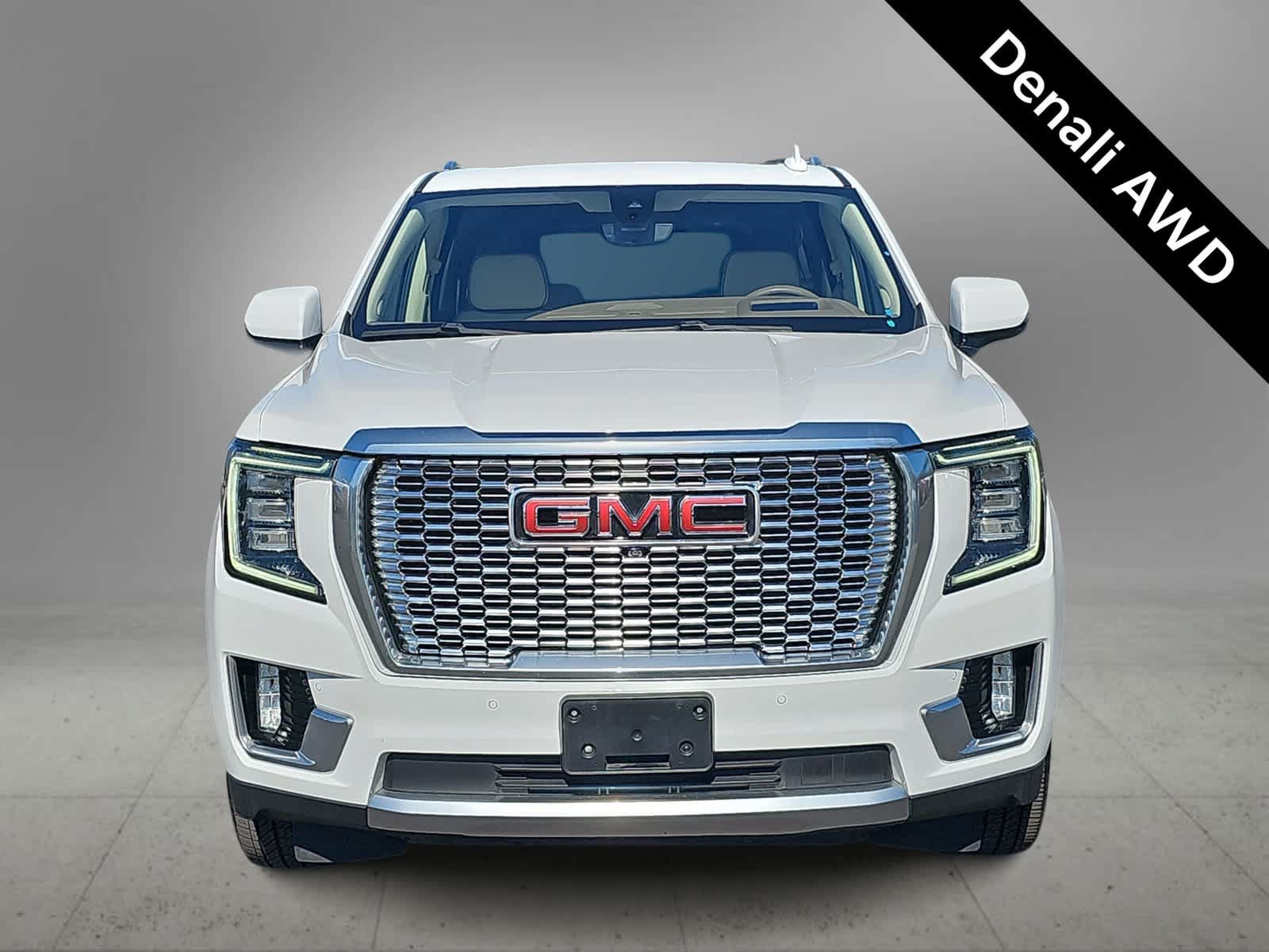 Used 2021 GMC Yukon Denali w/ Denali Premium Package AWD/4WD image 3