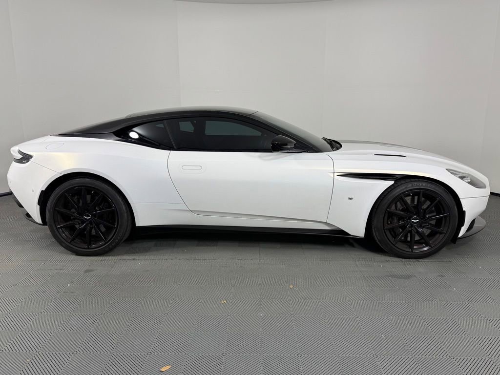 Used 2018 Aston Martin DB11 V12 image 8