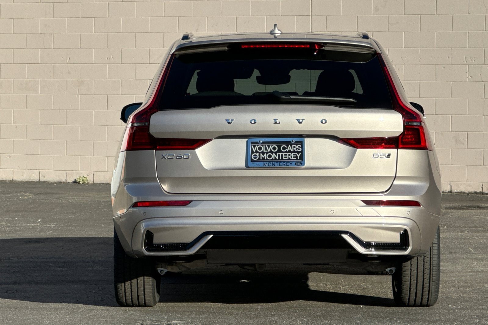New 2026 Volvo XC60 B5 Plus w/ Climate Package image 4