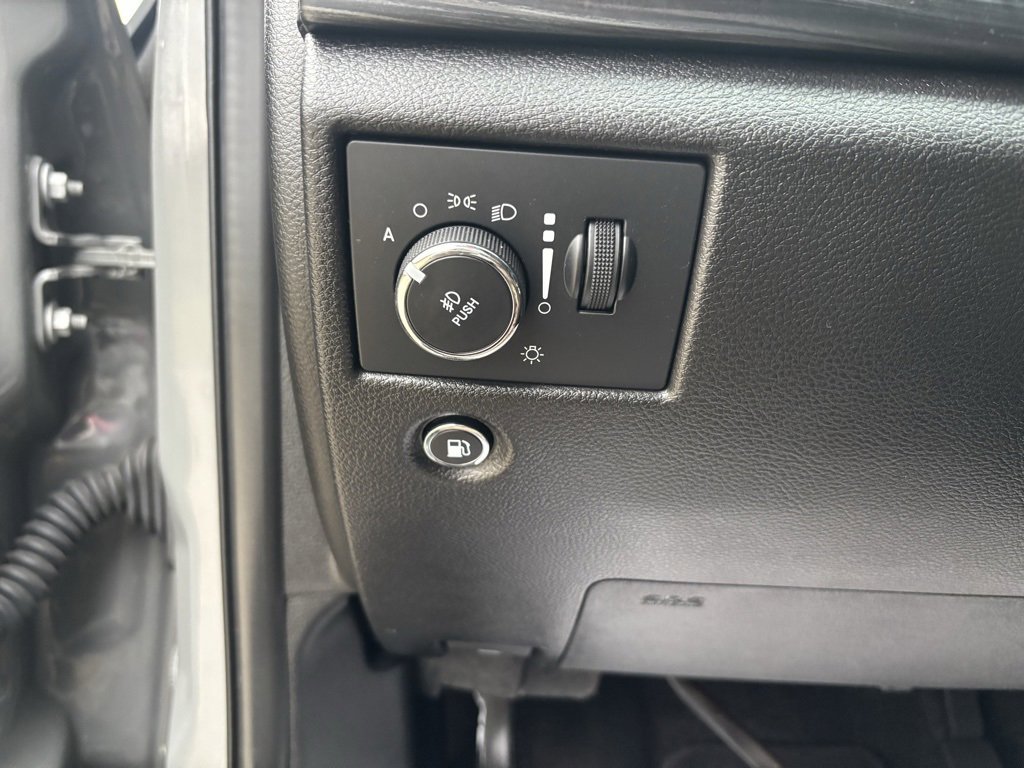 Used 2022 Jeep Grand Cherokee Laredo X image 12