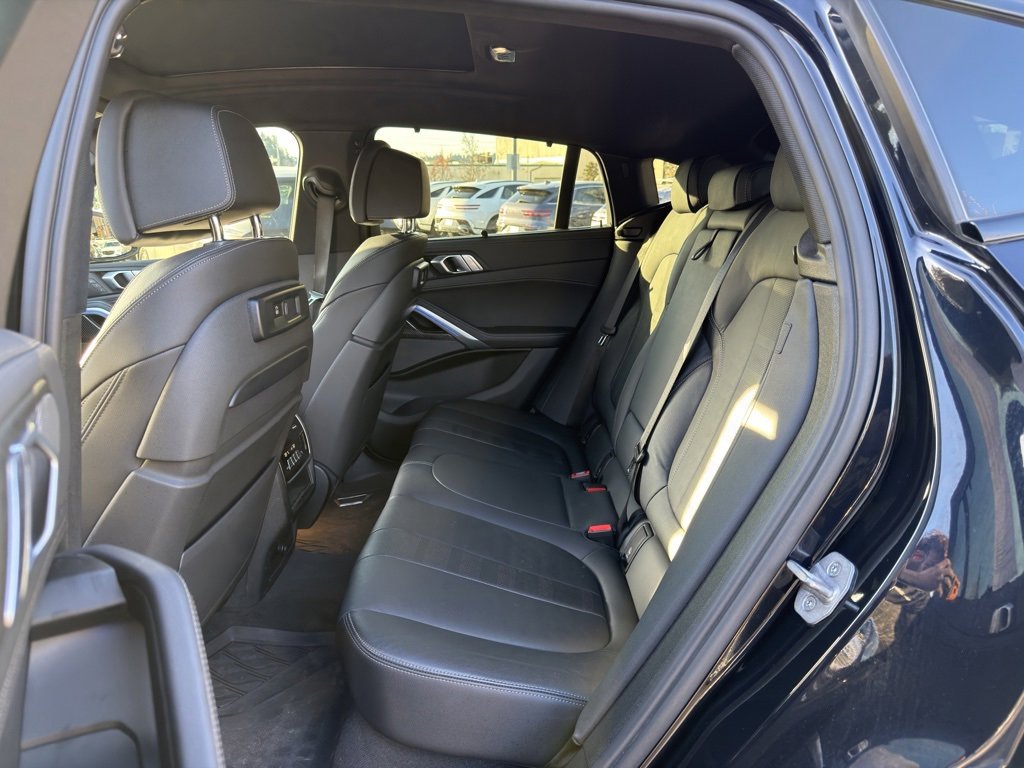 Used 2022 BMW X6 M50i w/ Executive Package image 10