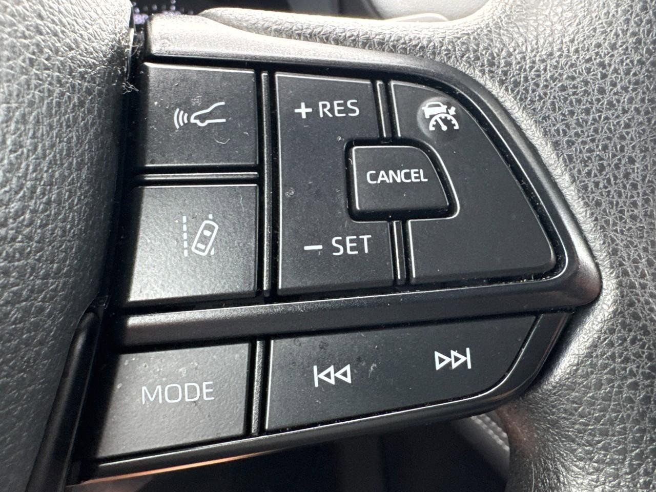 Used 2025 Toyota Sienna LE w/ LE Plus Package AWD/4WD image 19