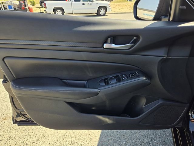 Used 2024 Nissan Altima 2.5 SV image 17