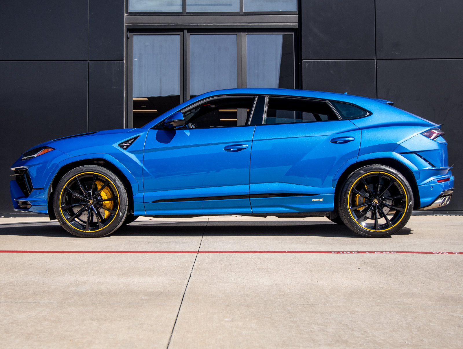 Used 2024 Lamborghini Urus S AWD/4WD image 9