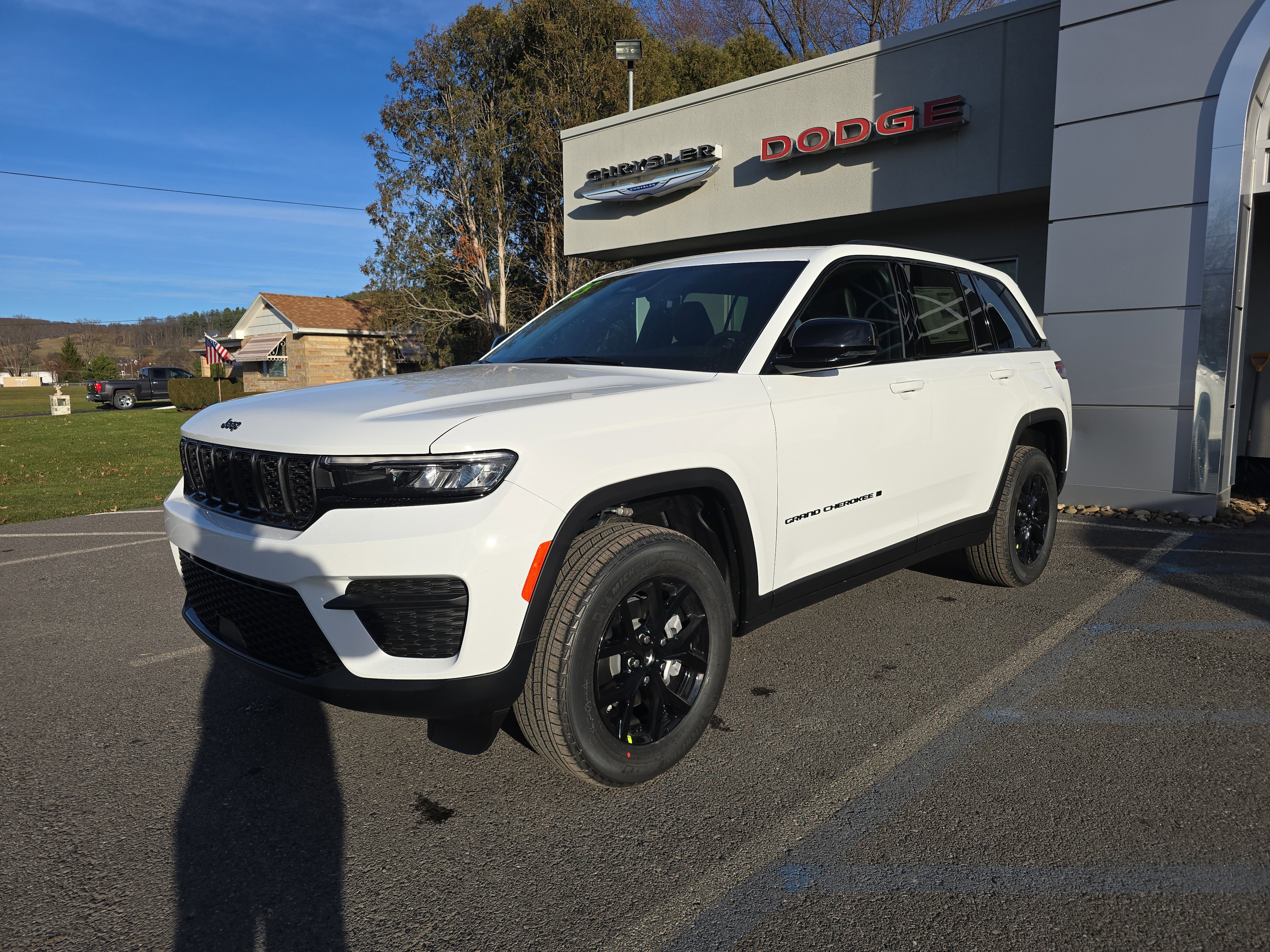 New 2025 Jeep Grand Cherokee Altitude image 8