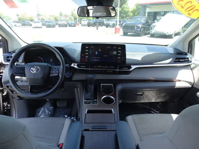 Used 2023 Toyota Sienna LE FWD image 22
