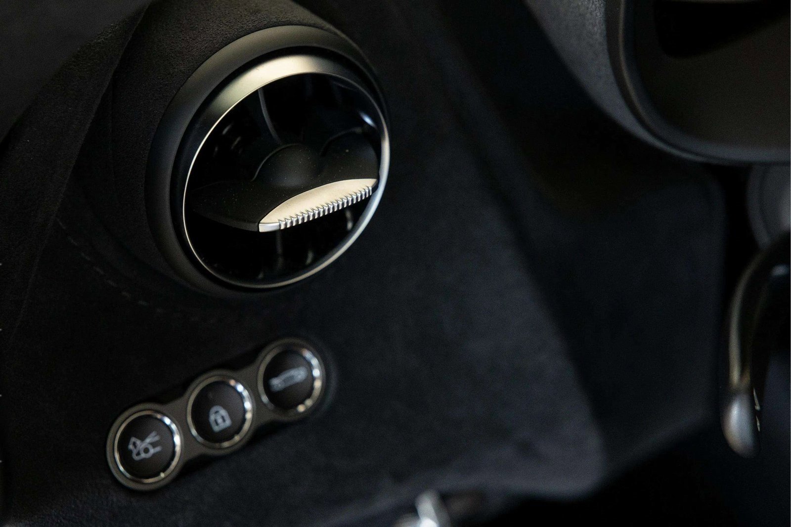 New 2025 McLaren 750S image 30