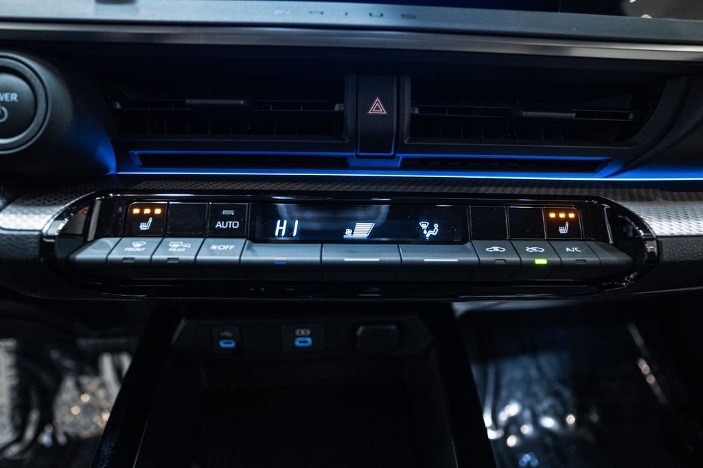 Certified 2025 Toyota Prius XLE image 21