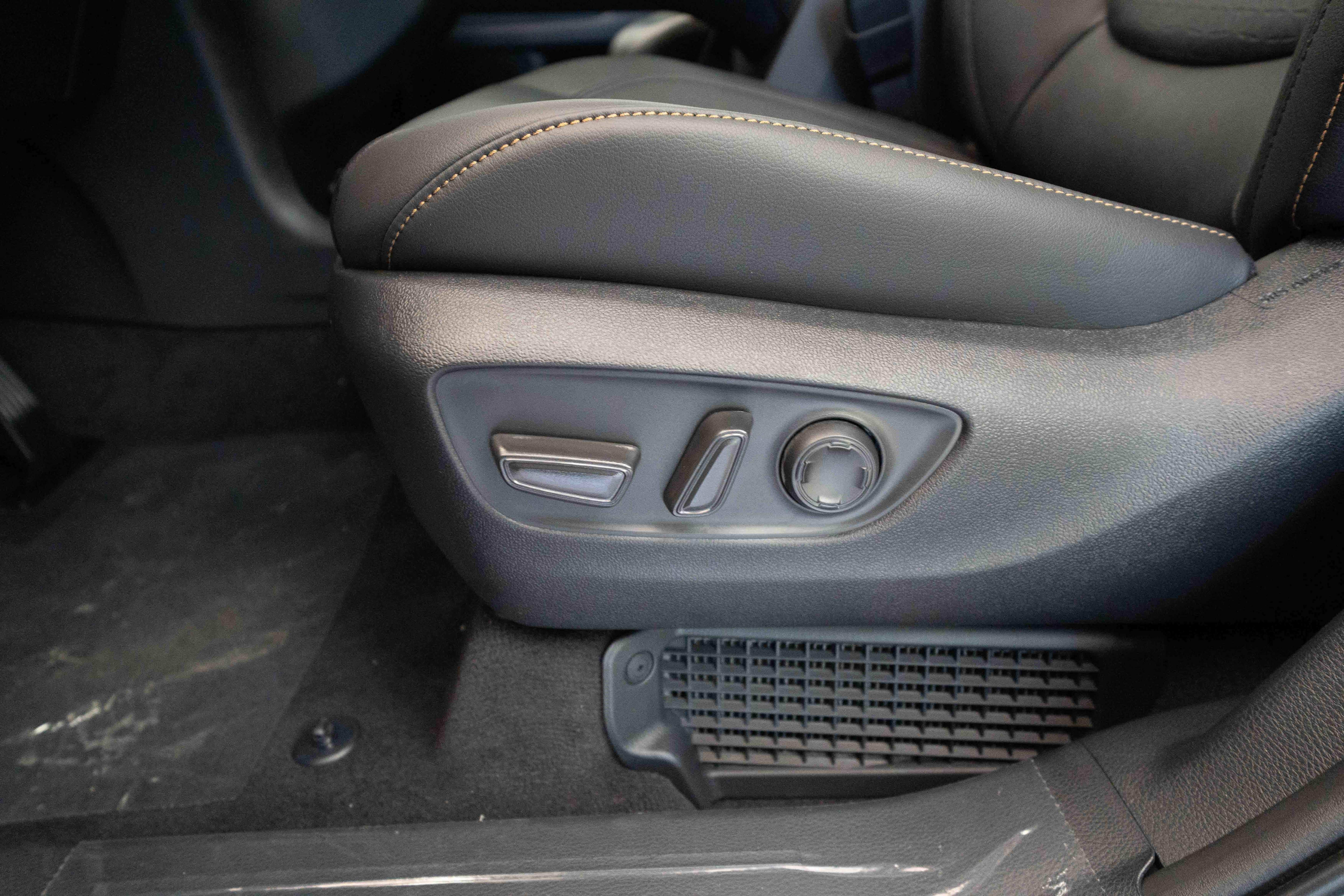 New 2026 Toyota Sienna XLE Woodland Edition AWD/4WD image 12