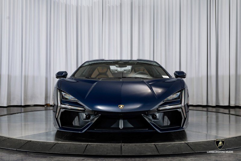 Used 2025 Lamborghini Revuelto image 5