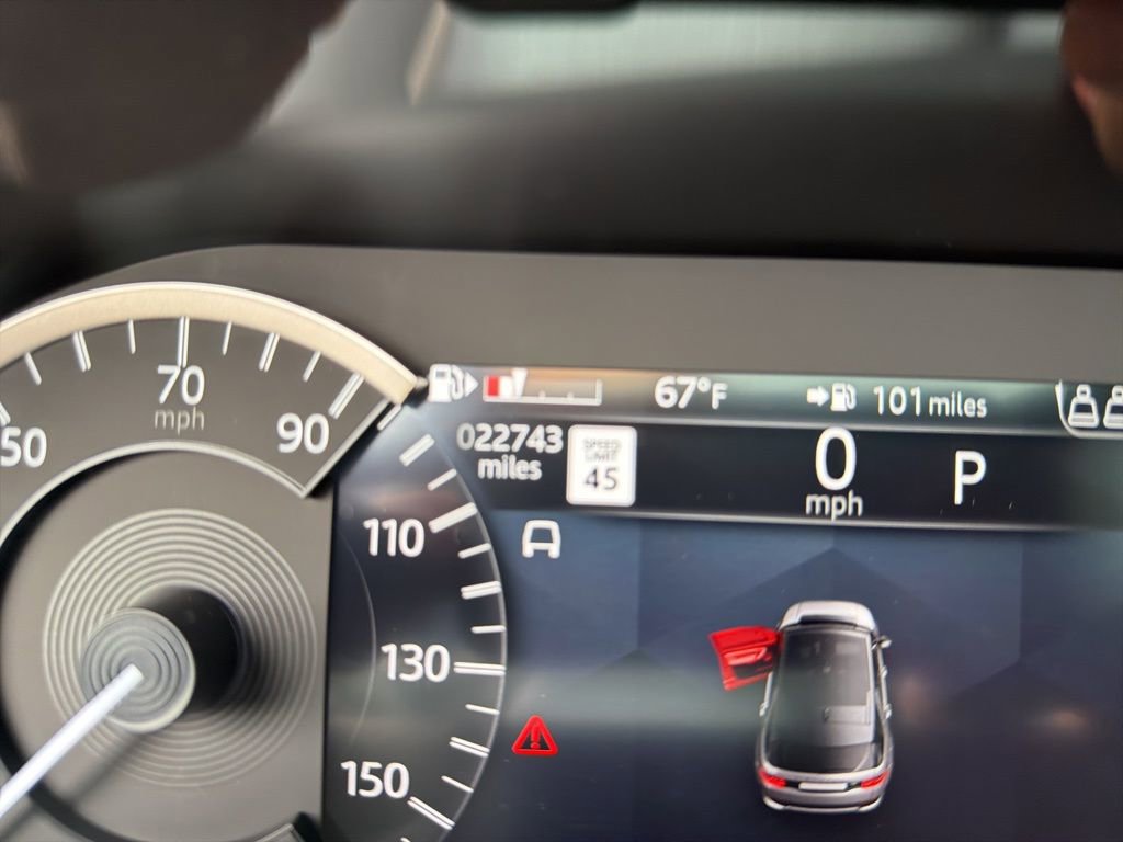 Used 2023 Land Rover Discovery Sport SE R-Dynamic image 22