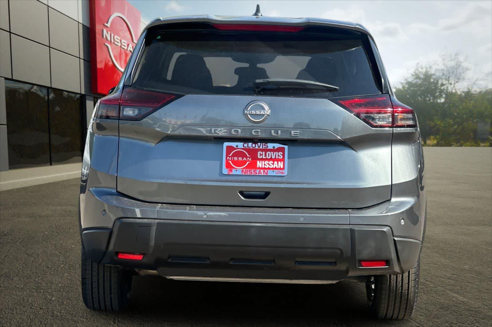 Certified 2025 Nissan Rogue SV FWD image 8