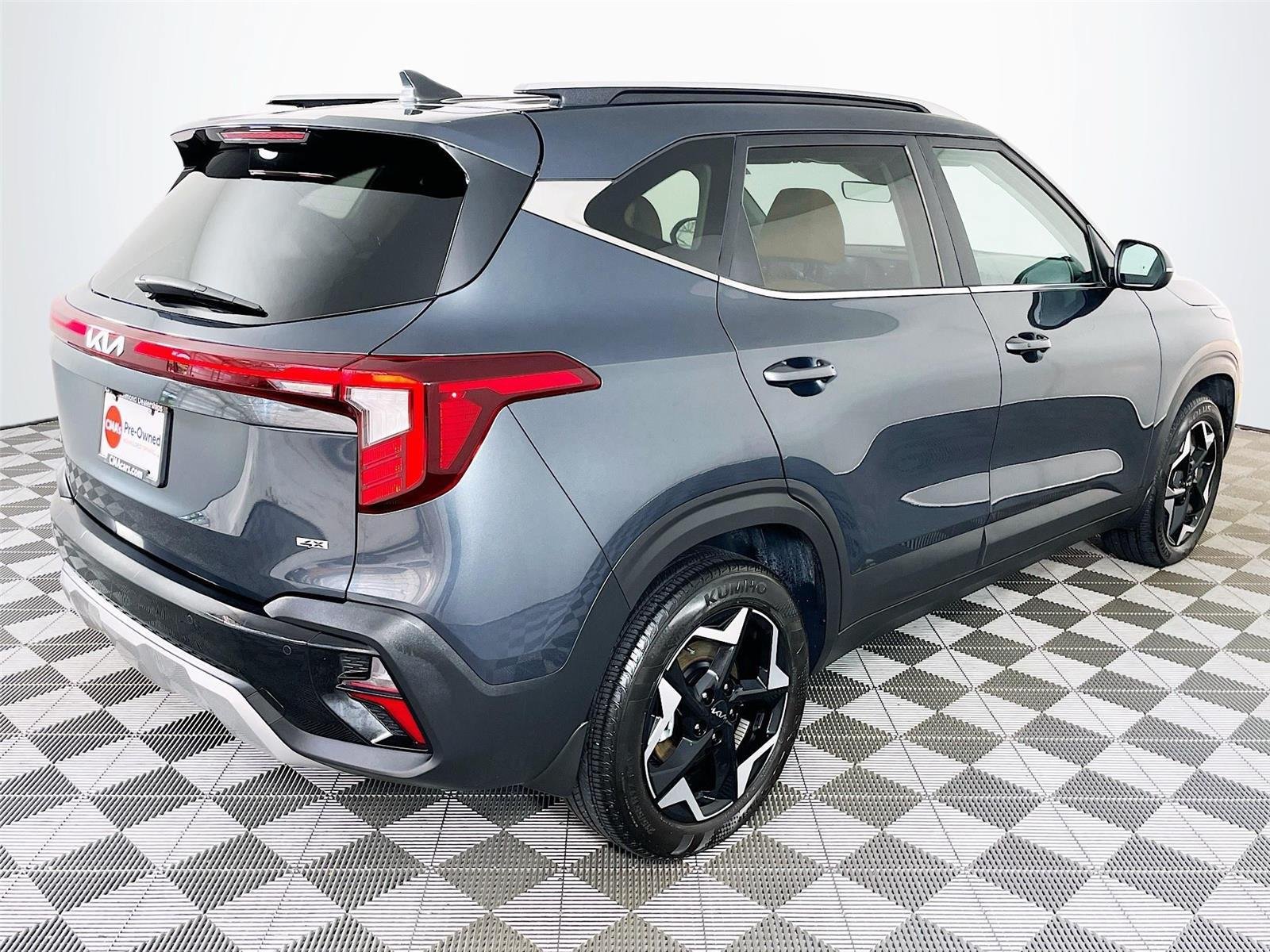 Certified 2025 Kia Seltos EX w/ EX Sunroof Package AWD/4WD image 10