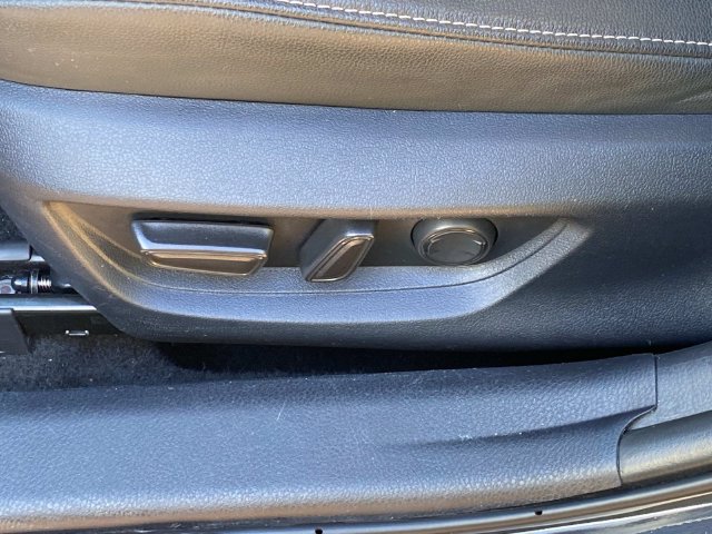 Used 2025 Toyota Camry SE w/ Convenience Package FWD image 13