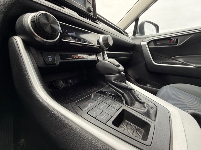 Used 2020 Toyota RAV4 LE image 33