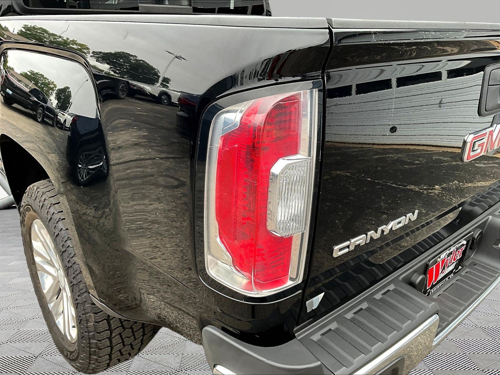 Used 2016 GMC Canyon SLT w/ LPO, Gearon Bar Package RWD image 24