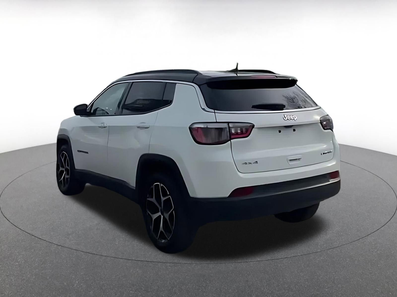 Used 2025 Jeep Compass Limited image 9