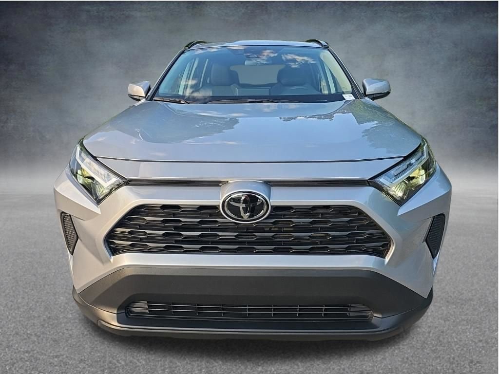 Used 2025 Toyota RAV4 XLE w/ Convenience Package FWD image 3