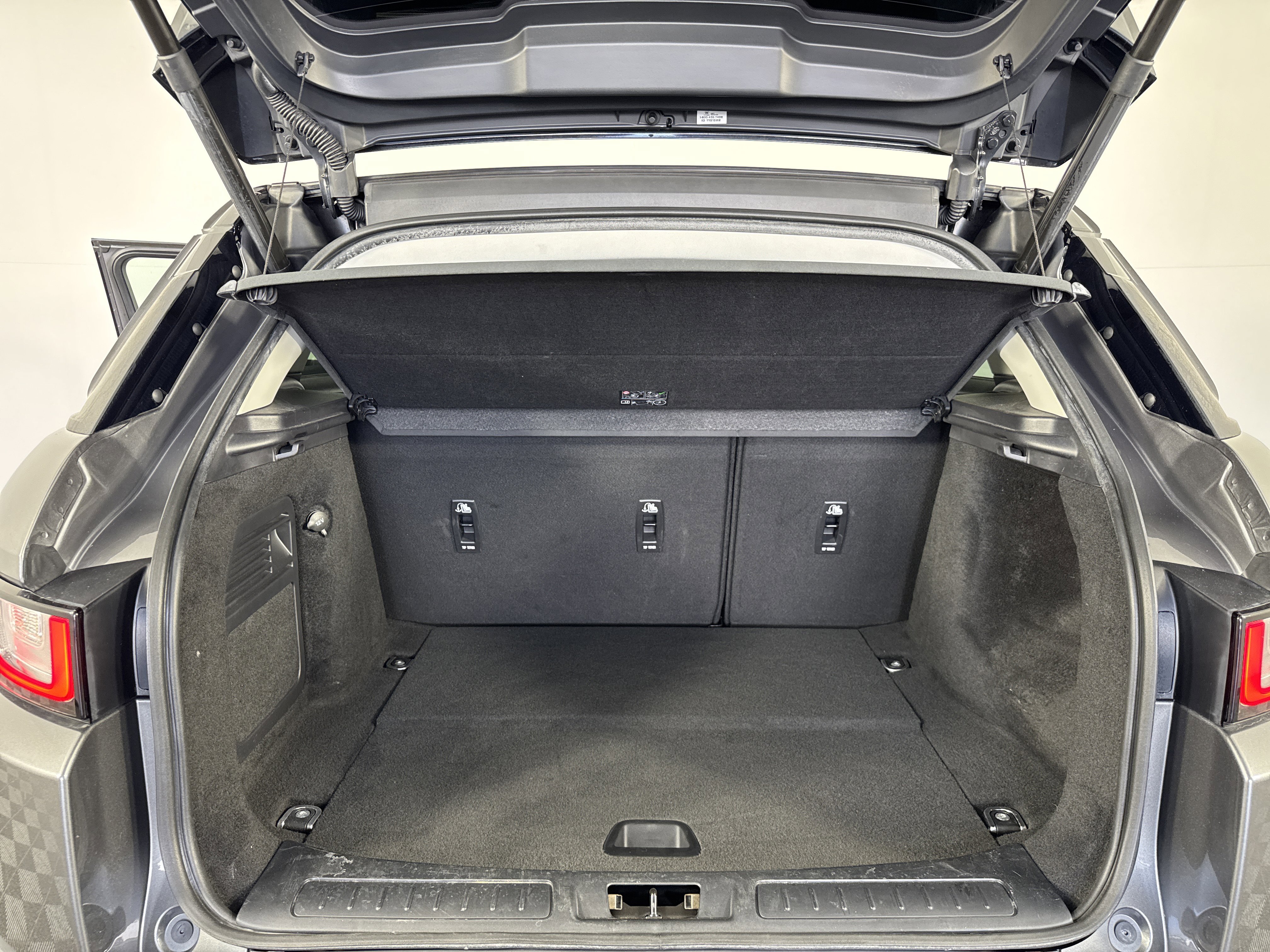 Used 2019 Land Rover Range Rover Evoque SE Premium AWD/4WD image 27