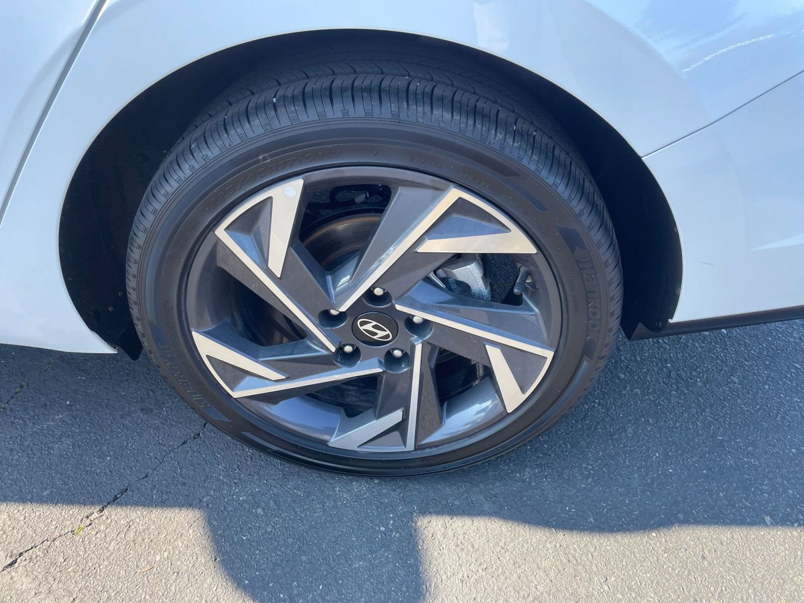 Used 2025 Hyundai Elantra SEL image 30