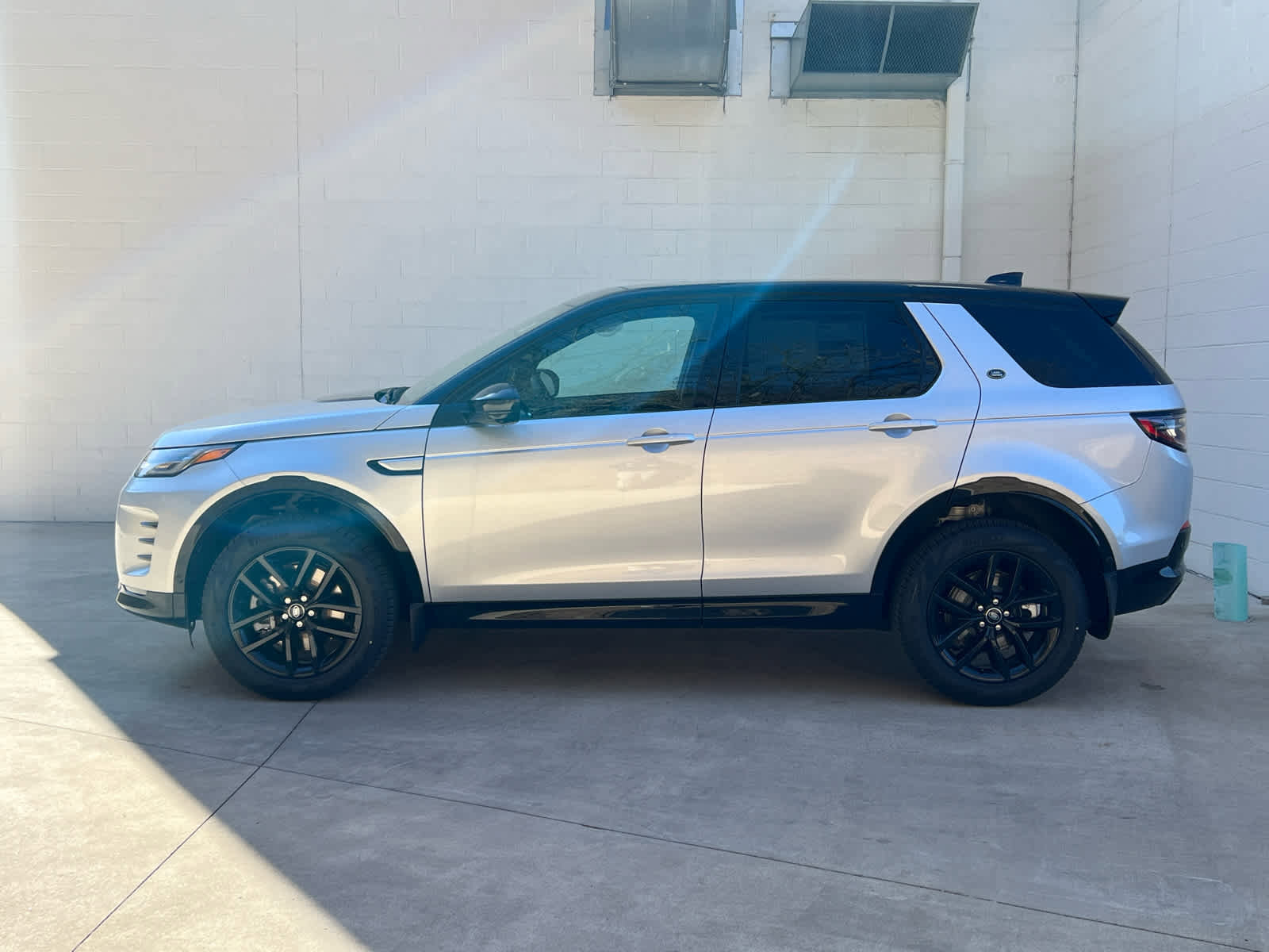 Used 2025 Land Rover Discovery Sport Dynamic SE image 7