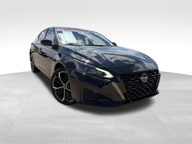 Used 2023 Nissan Altima 2.5 SR AWD/4WD image 2