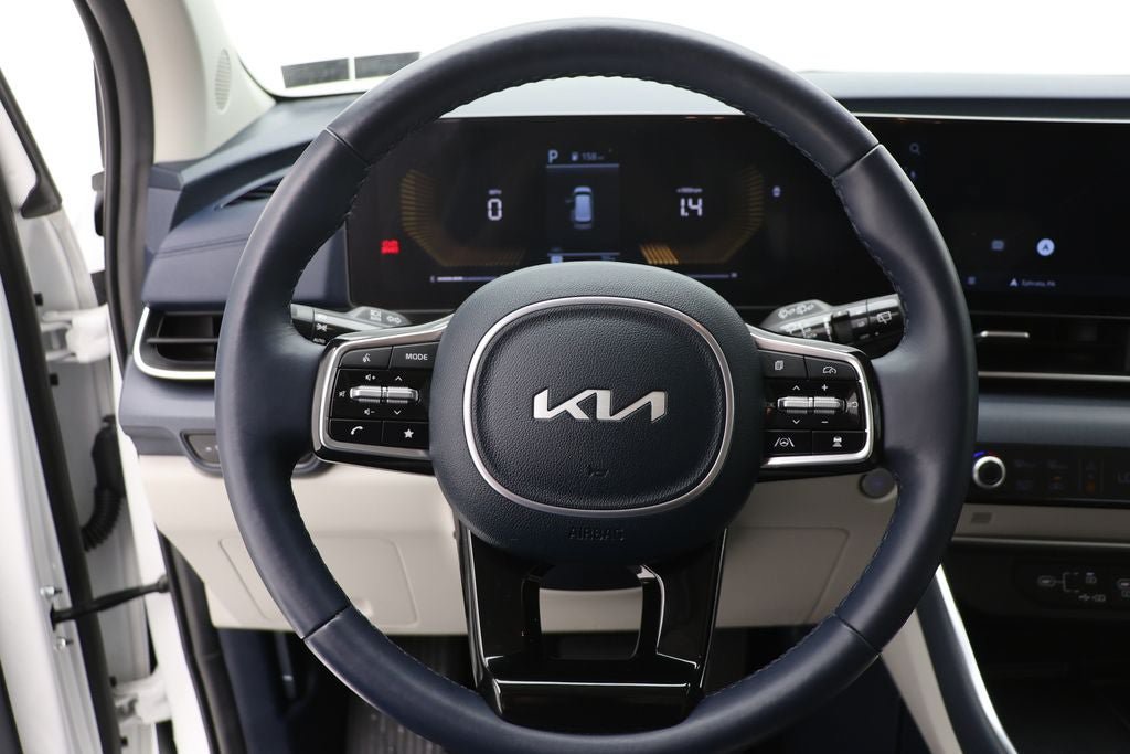 Used 2025 Kia Carnival EX FWD image 17