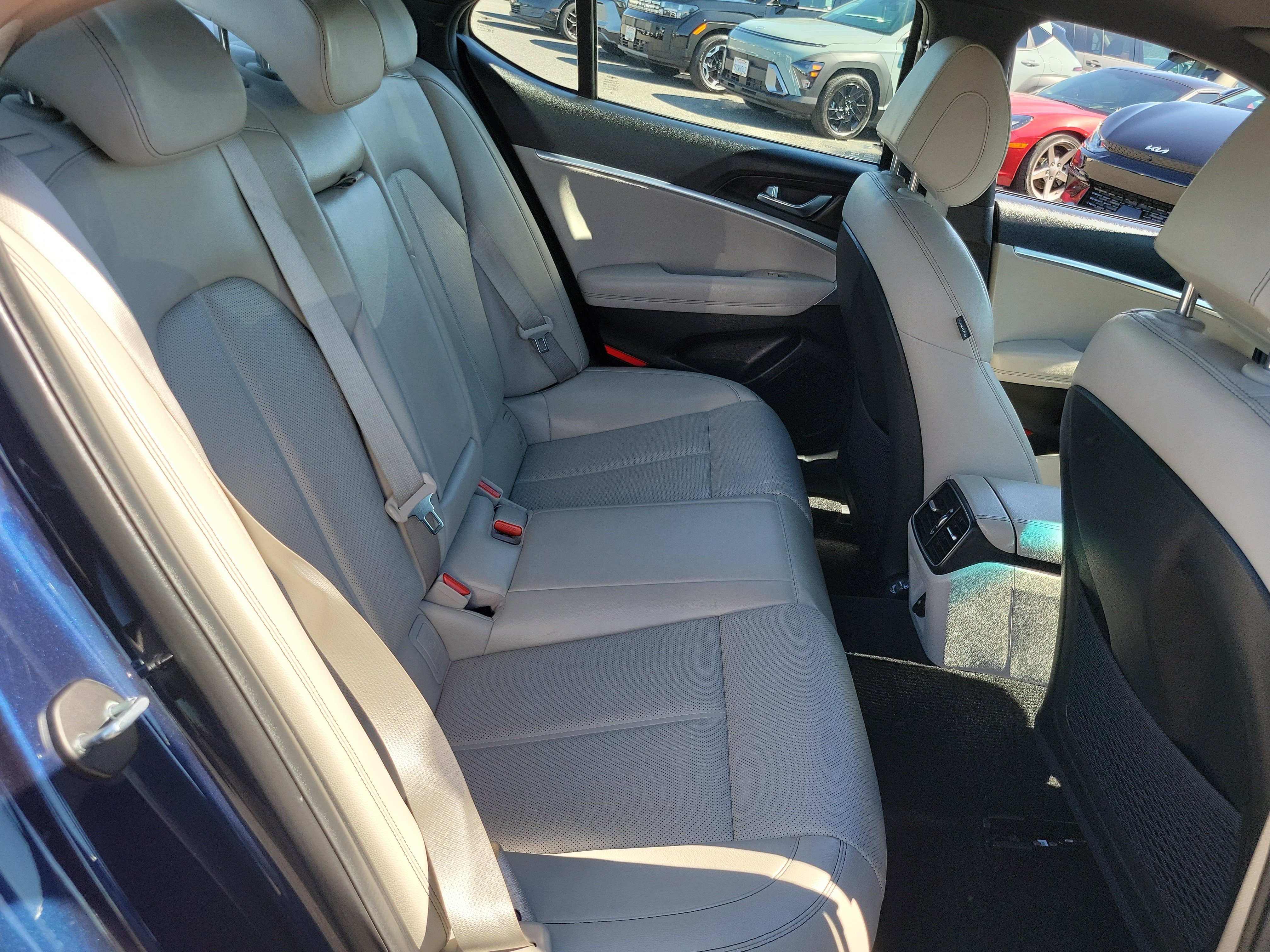 Certified 2023 Genesis G70 2.0T RWD image 22