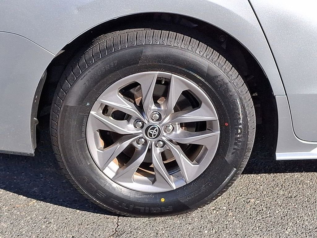 Used 2024 Toyota Sienna XLE image 27