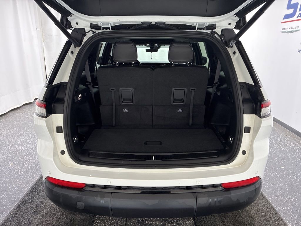 Used 2025 Jeep Grand Cherokee L Altitude image 6