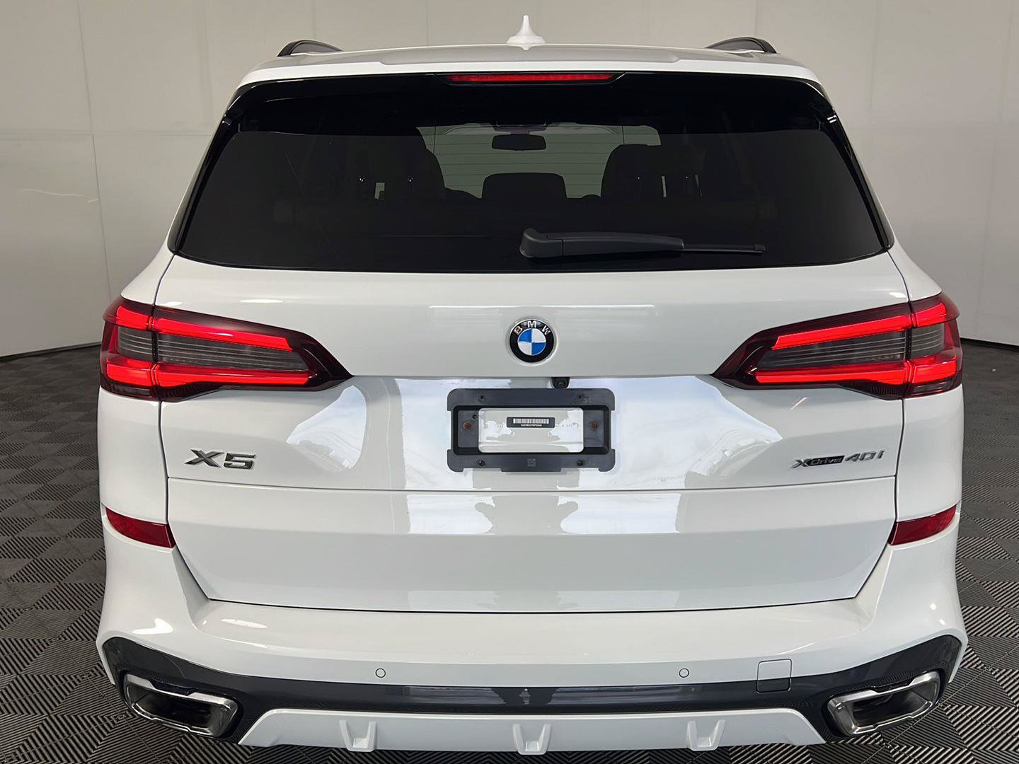 Used 2023 BMW X5 xDrive40i w/ M Sport Package AWD/4WD image 6