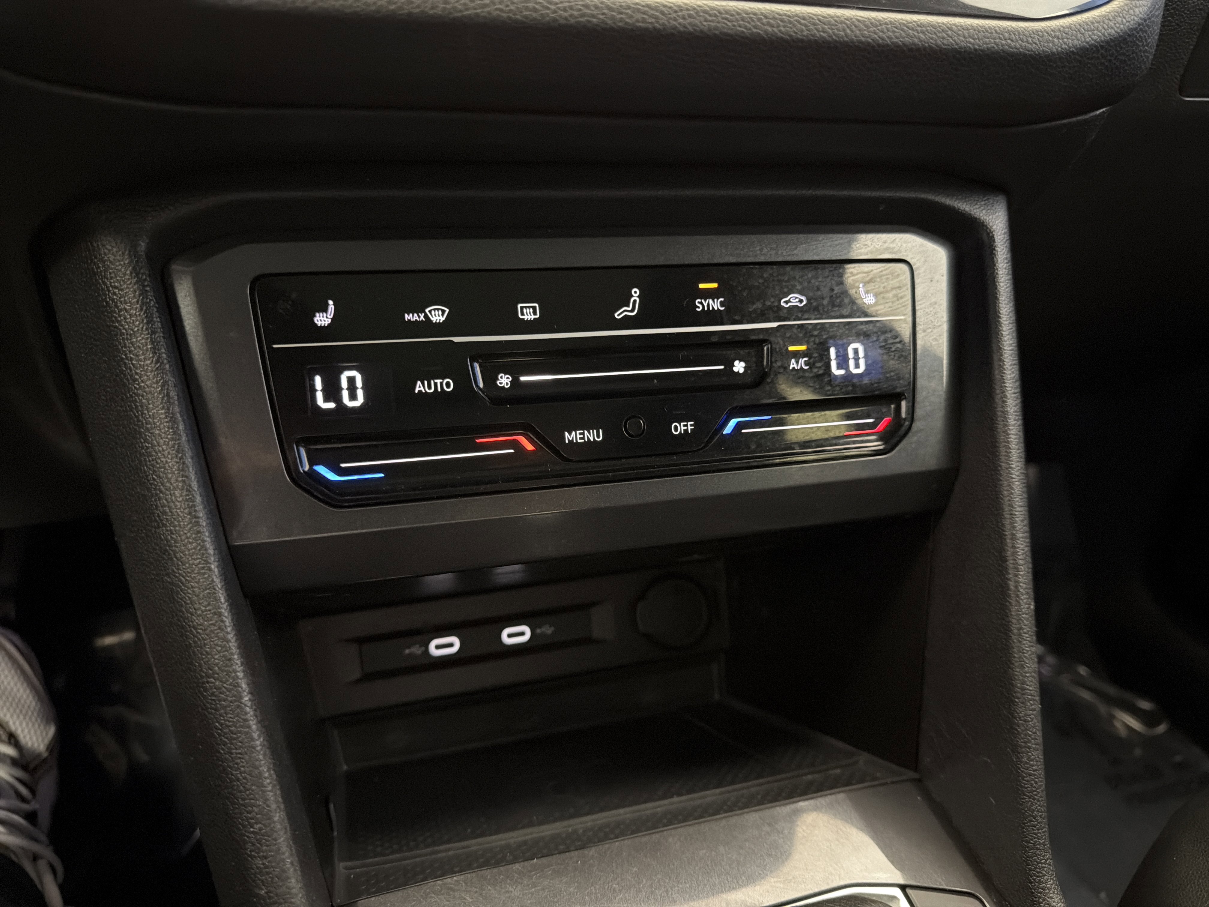Used 2023 Volkswagen Tiguan SE w/ Panoramic Sunroof Package FWD image 21