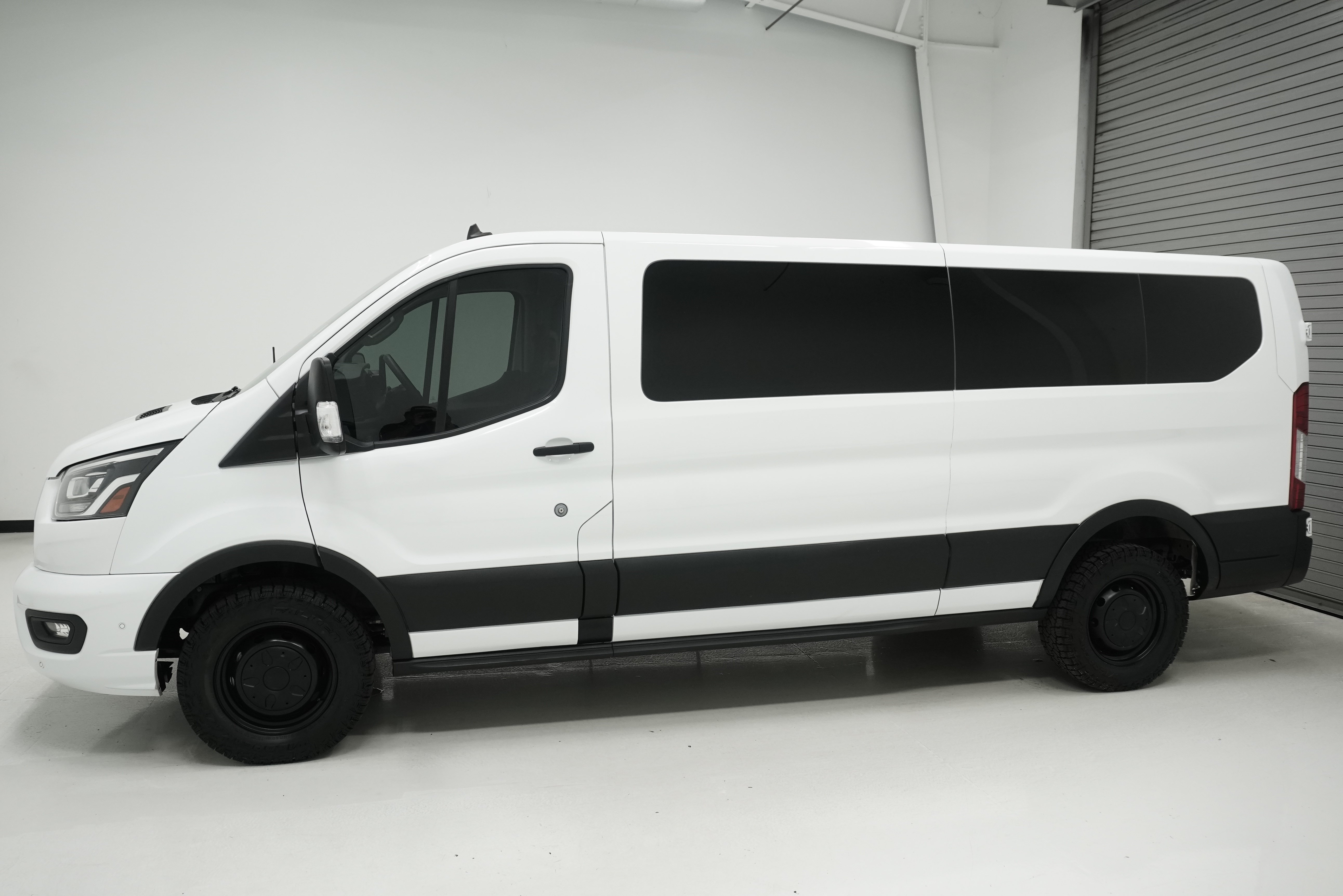 Used 2023 Ford Transit 350 XLT RWD image 6