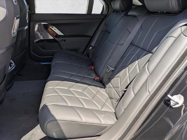 New 2025 BMW i7 xDrive60 AWD/4WD image 16