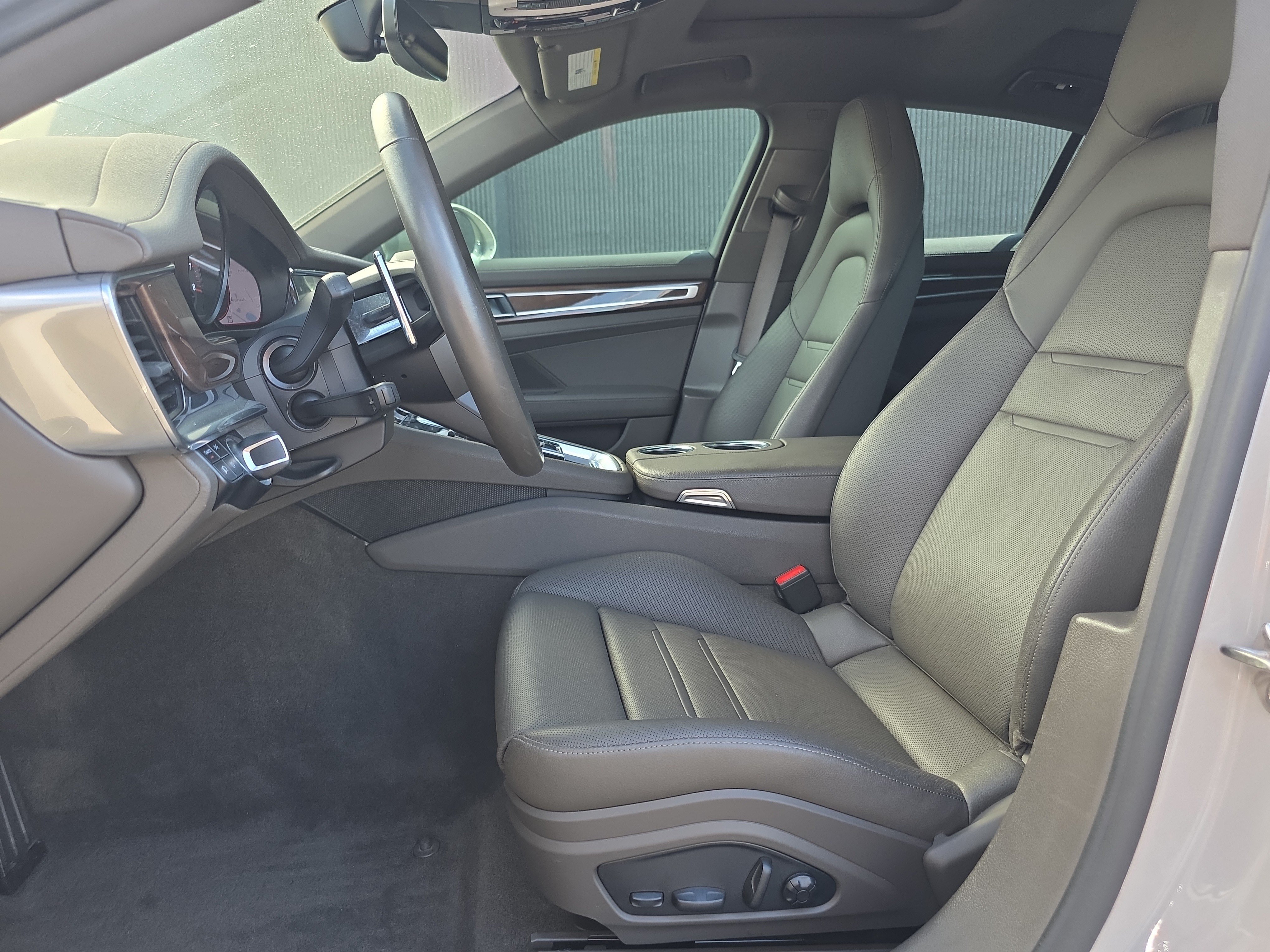 Certified 2023 Porsche Panamera image 5