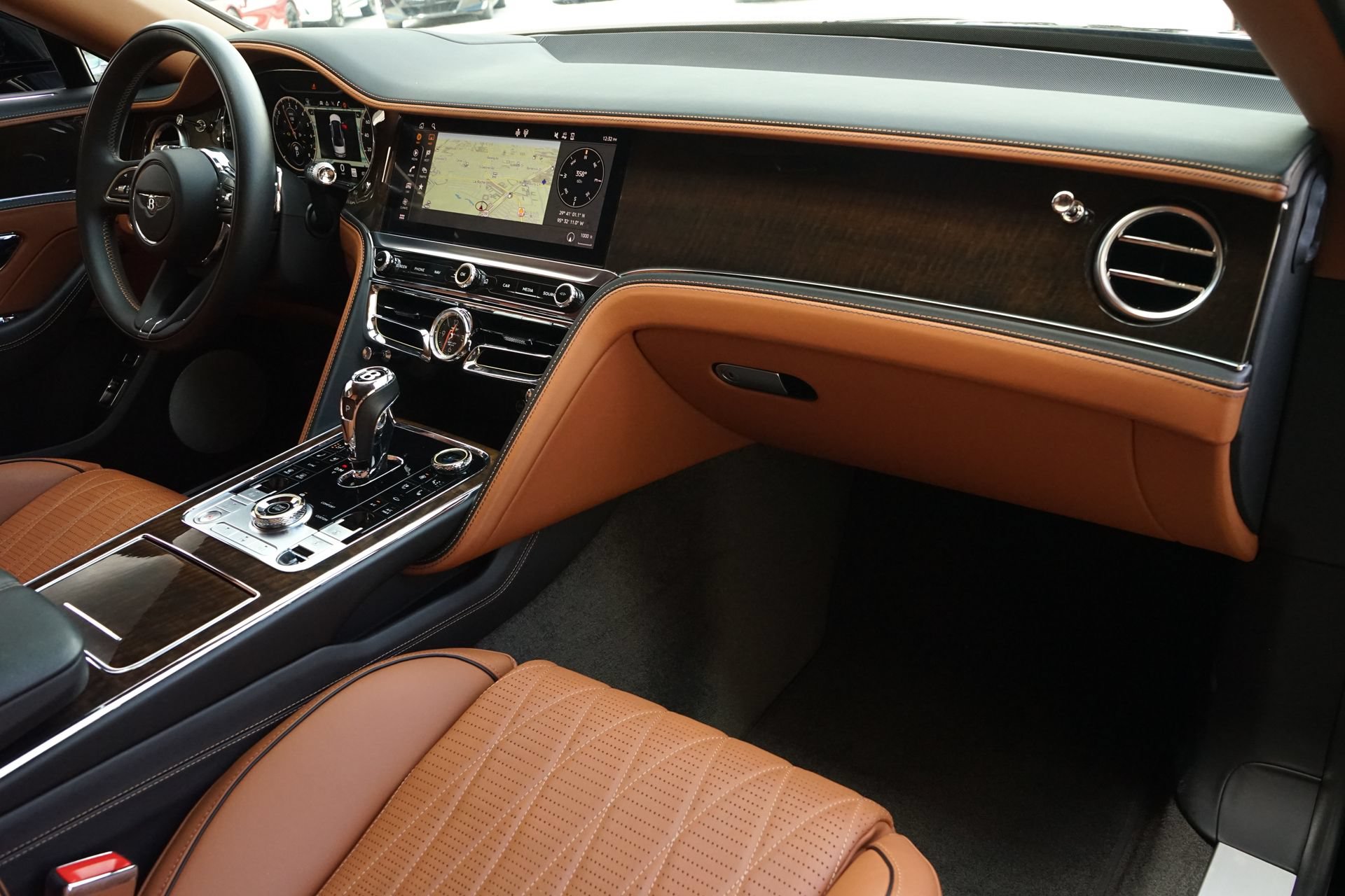 Used 2022 Bentley Flying Spur Plug-In Hybrid AWD/4WD image 11
