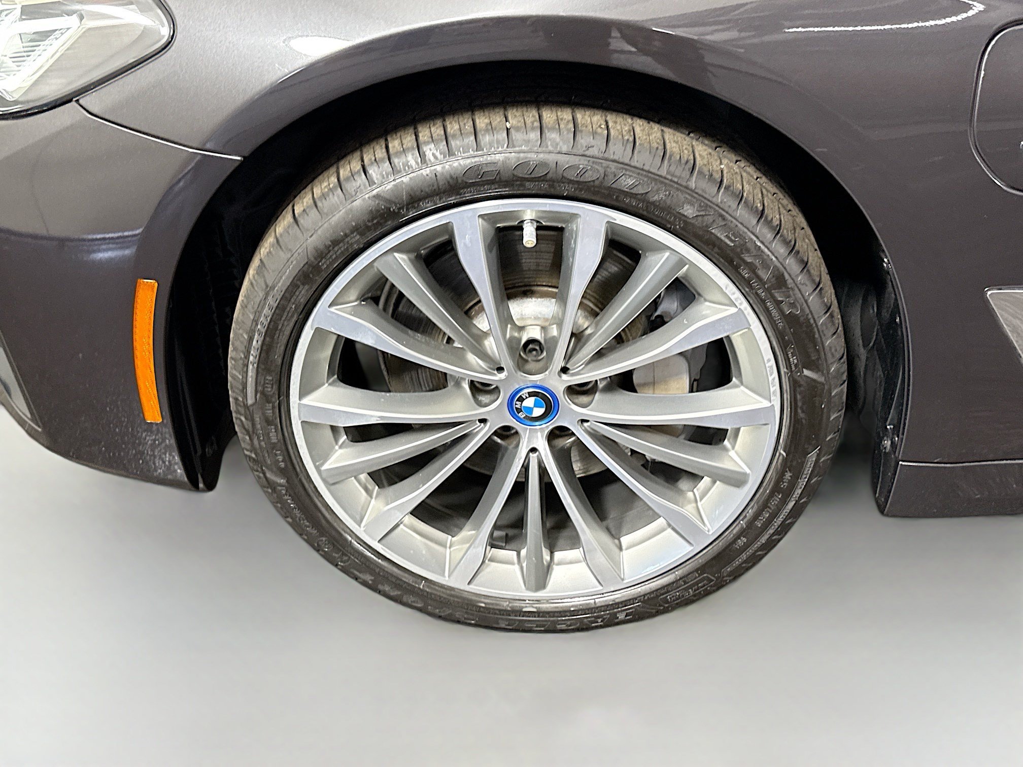 Used 2023 BMW 530e w/ Executive Package RWD image 38