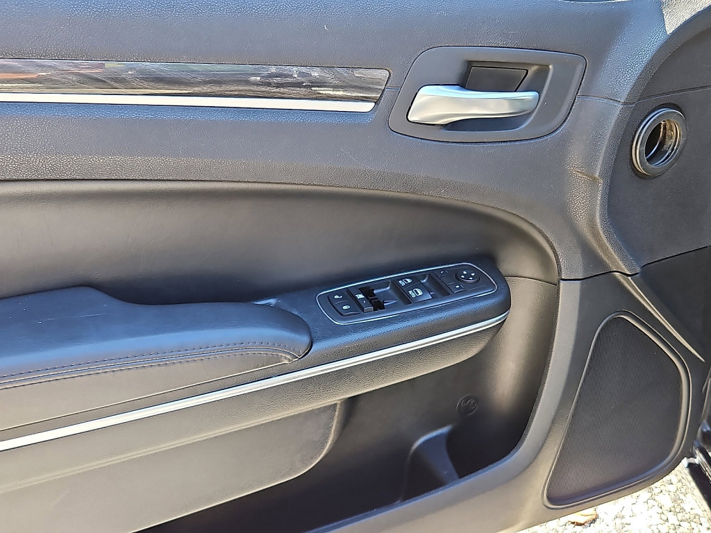 Used 2018 Chrysler 300 Touring image 22