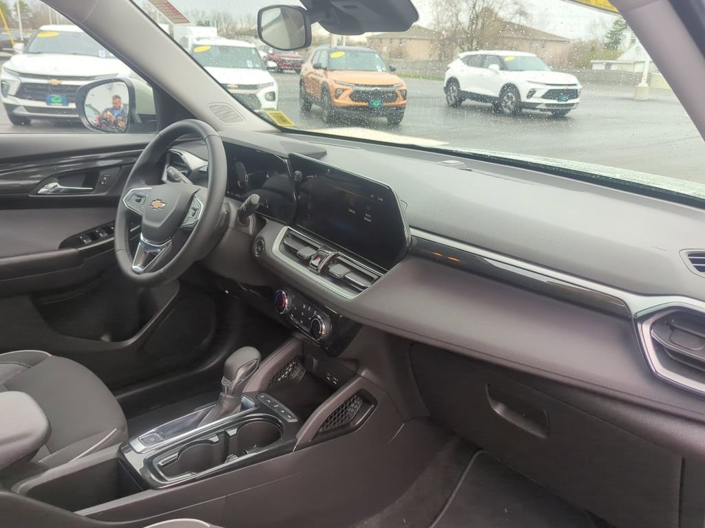 Certified 2025 Chevrolet TrailBlazer LT w/ LT Cold Weather Package image 16