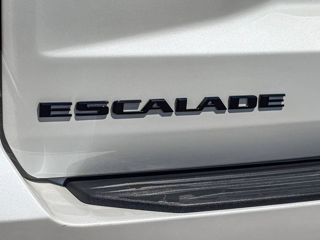 Used 2022 Cadillac Escalade Premium Luxury AWD/4WD image 5
