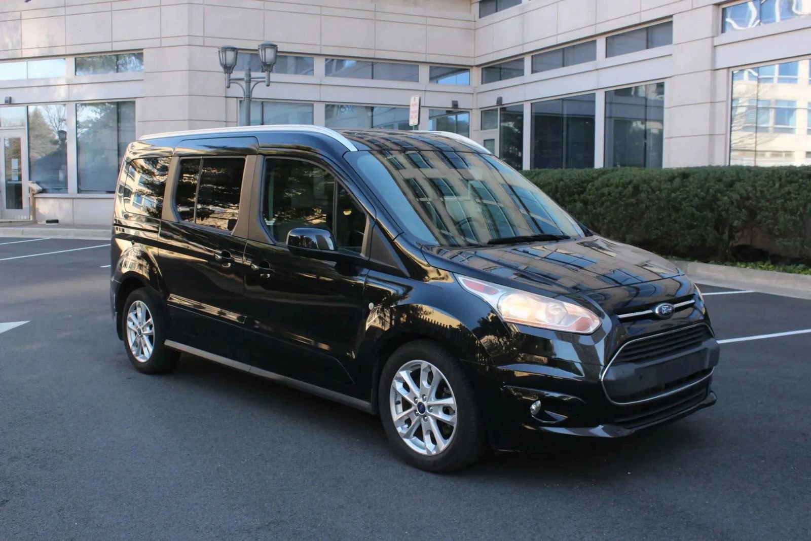 Used 2014 Ford Transit Connect Titanium FWD image 1