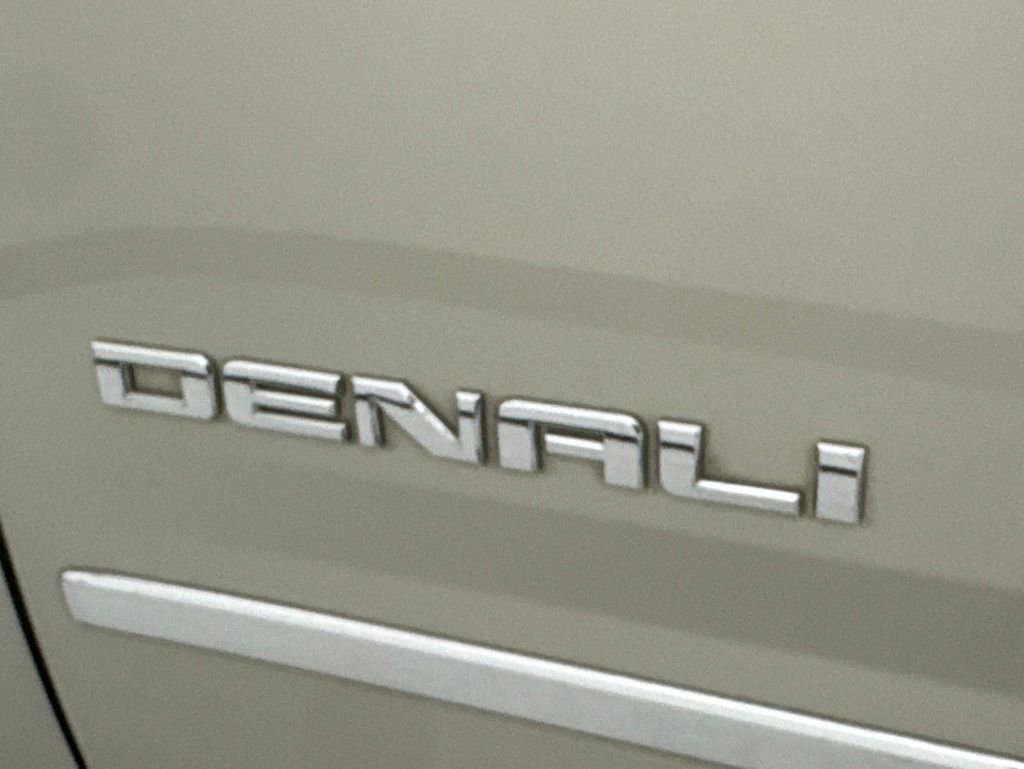 Used 2016 GMC Yukon Denali w/ Open Road Package AWD/4WD image 14