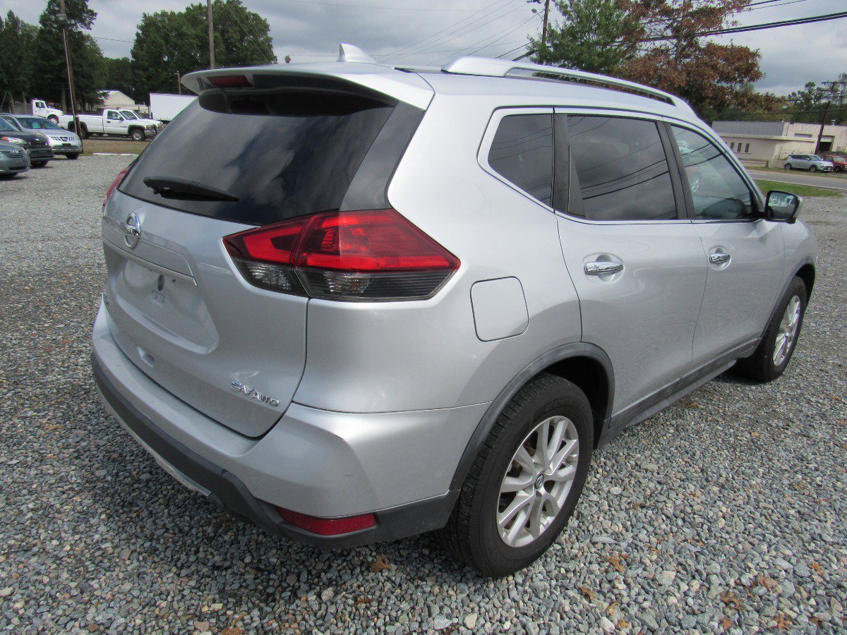 Used 2018 Nissan Rogue SV w/ Premium Package image 5