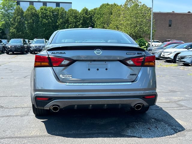 Certified 2022 Nissan Altima 2.5 SR w/ Midnight Edition Package AWD/4WD image 3