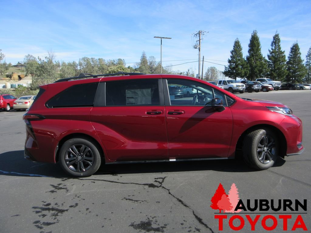New 2026 Toyota Sienna XSE image 2