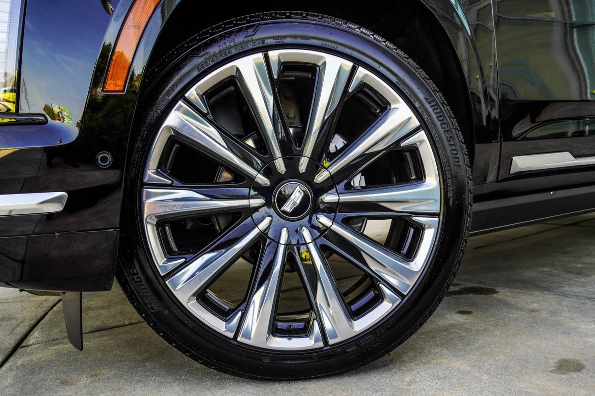 Used 2026 Cadillac Escalade Luxury w/ Touring Package image 3