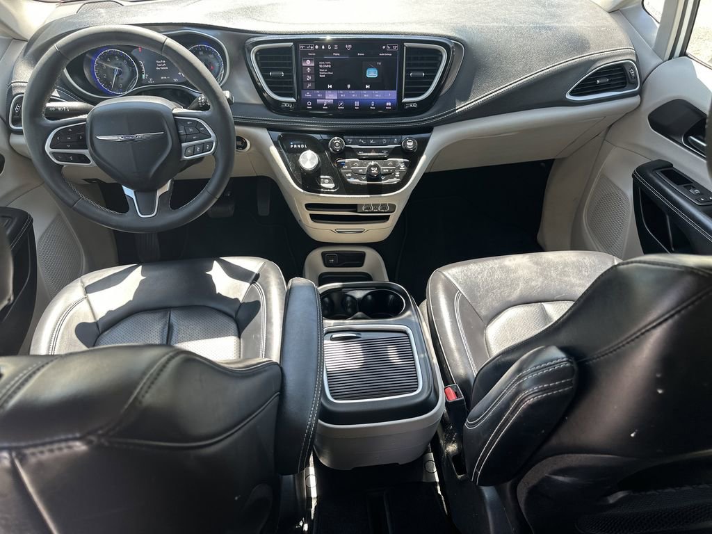 Used 2023 Chrysler Pacifica Touring-L FWD image 22