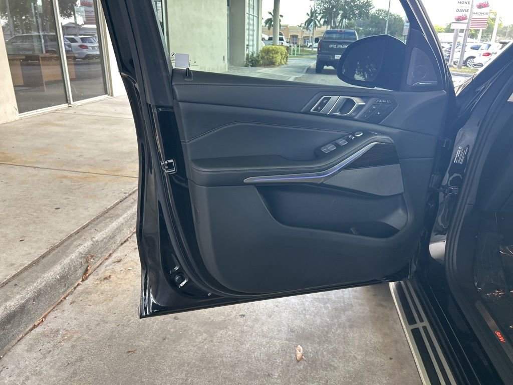 Used 2025 BMW X7 xDrive40i image 51
