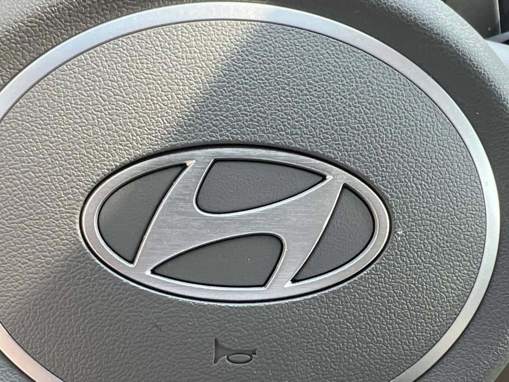 Used 2024 Hyundai Elantra SE FWD image 31