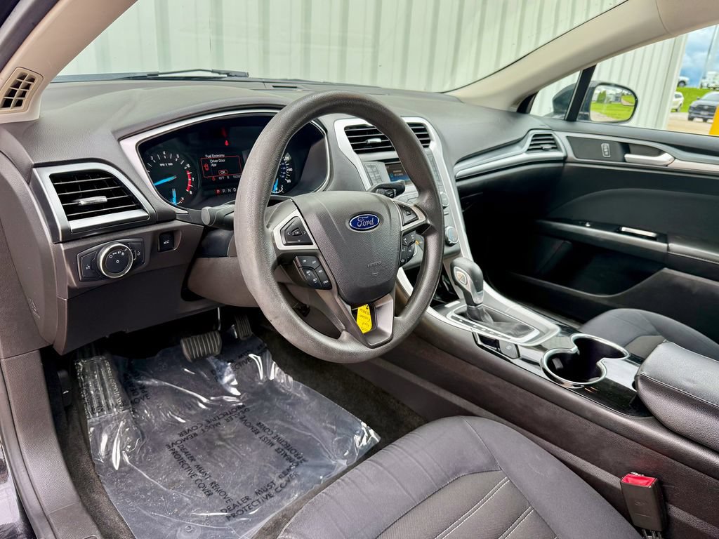 Used 2015 Ford Fusion SE FWD image 10